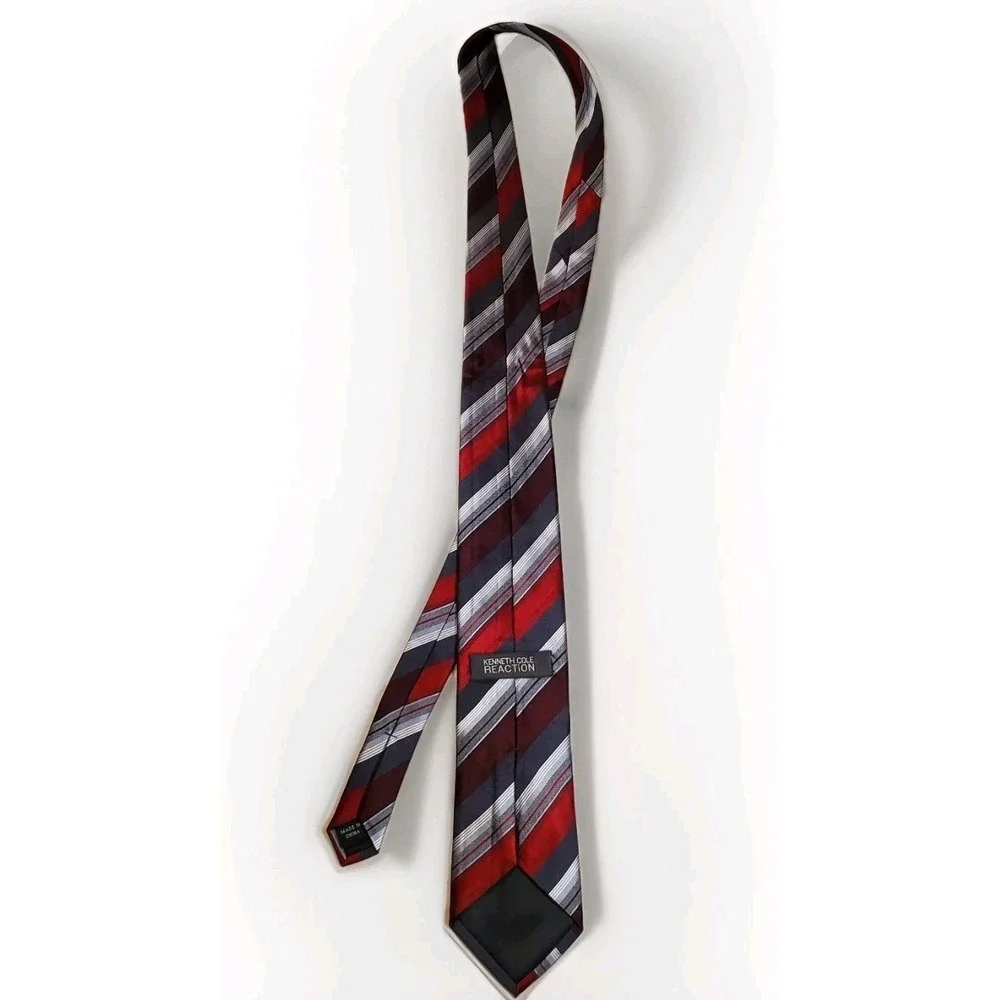 Kenneth Cole Reaction 100% Silk Men's Neck Tie Red Grey‎ And Black 58 Inches